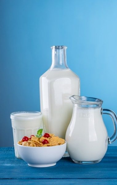 milch.glas.kanne.flasche